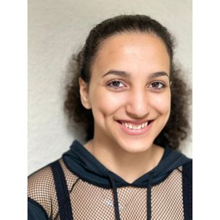 Klee Frisuren und Wellness in Hamburg - Aikaterini Ntemirtsian (Katerina), Auszubildende